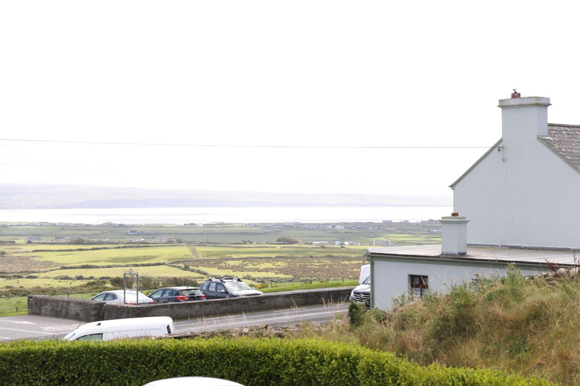 Next Stop Cliffs Of Moher ليسكانور المظهر الخارجي الصورة
